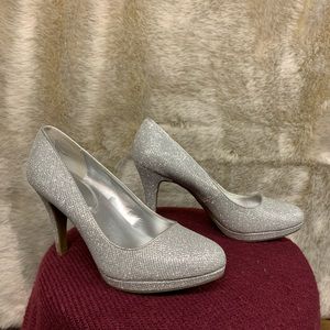 Silver sparkly 4 inch heel, size 9